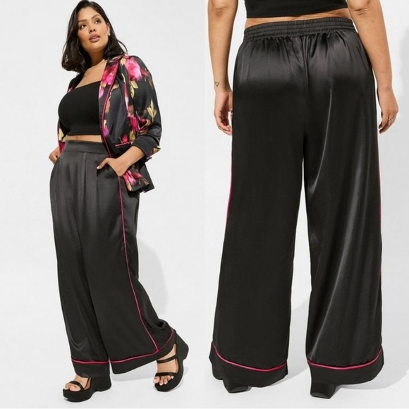NWT Torrid Wide Leg Satin High  Rise Pant in Deep Black - Picture 1 of 13
